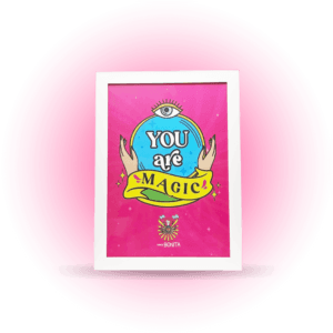Cuadro Artesanal YOU ARE MAGIC, con cuadro blanco y frases inpiradoras para mujeres.
